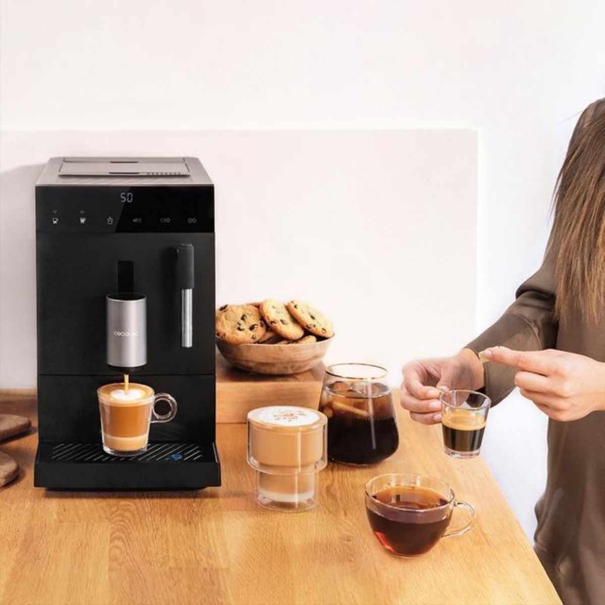 Cafetera-super-automatica-Cecotec-Cremmaet-Commpact-Steam-vaporizador-orientable-11L-negro