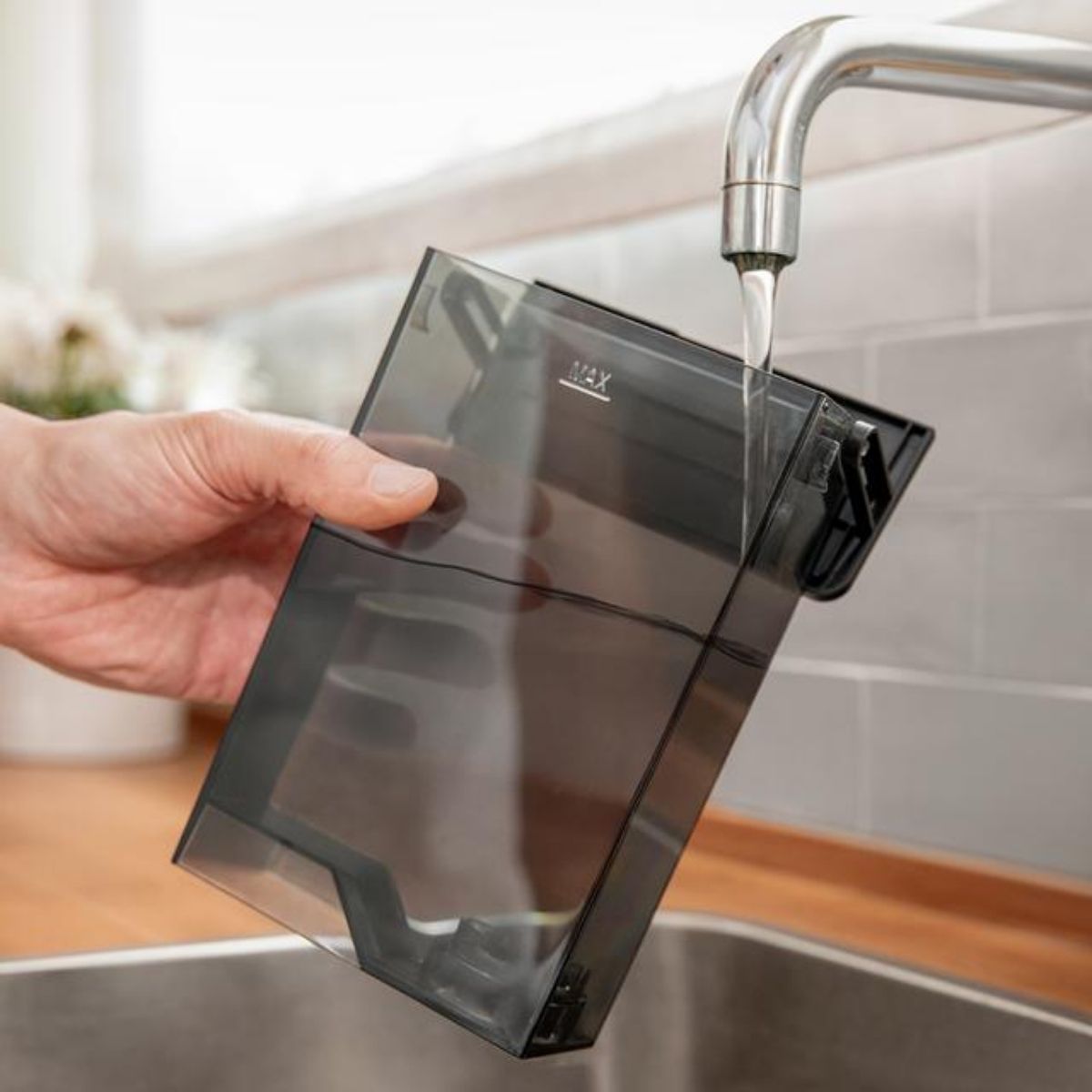 Cafetera-super-automatica-Cecotec-Cremmaet-Compactccino-Connected-deposito-de-agua
