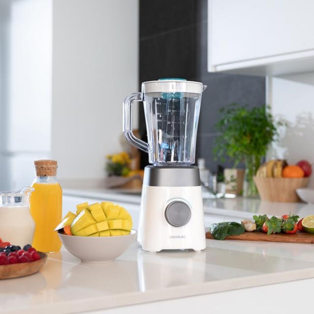 Batidora-de-vaso-Cecotec-Power-Black-Titanium-1300MAX-1300W-2-velocidades-blanco-15L-