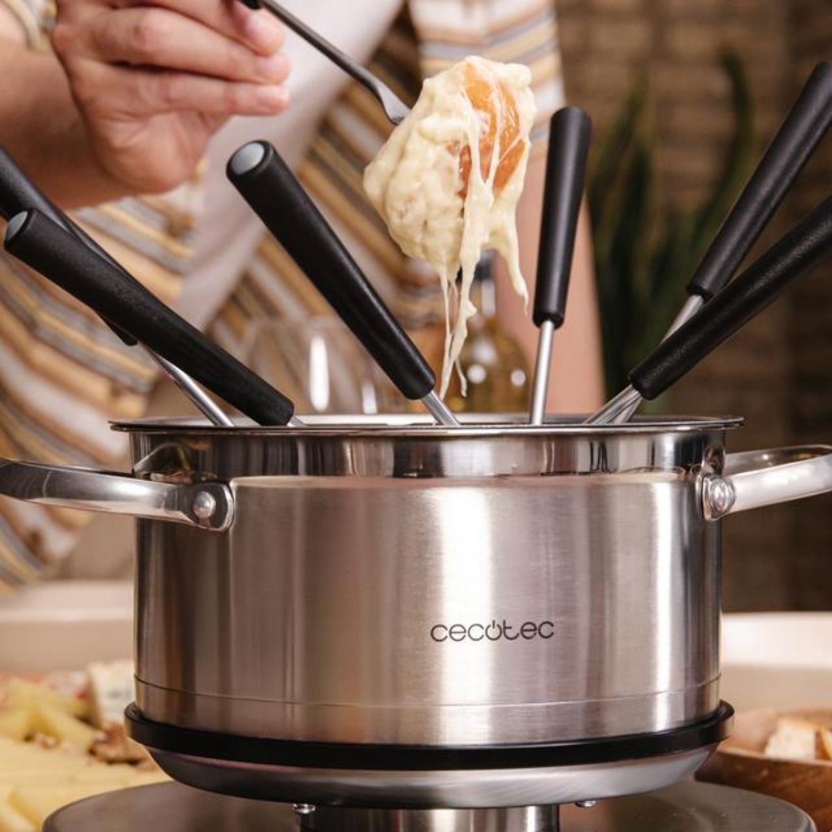 Fondue-electrica-Cecotec-Fun-Gourmetfondue-Advance-mango-ergonomico