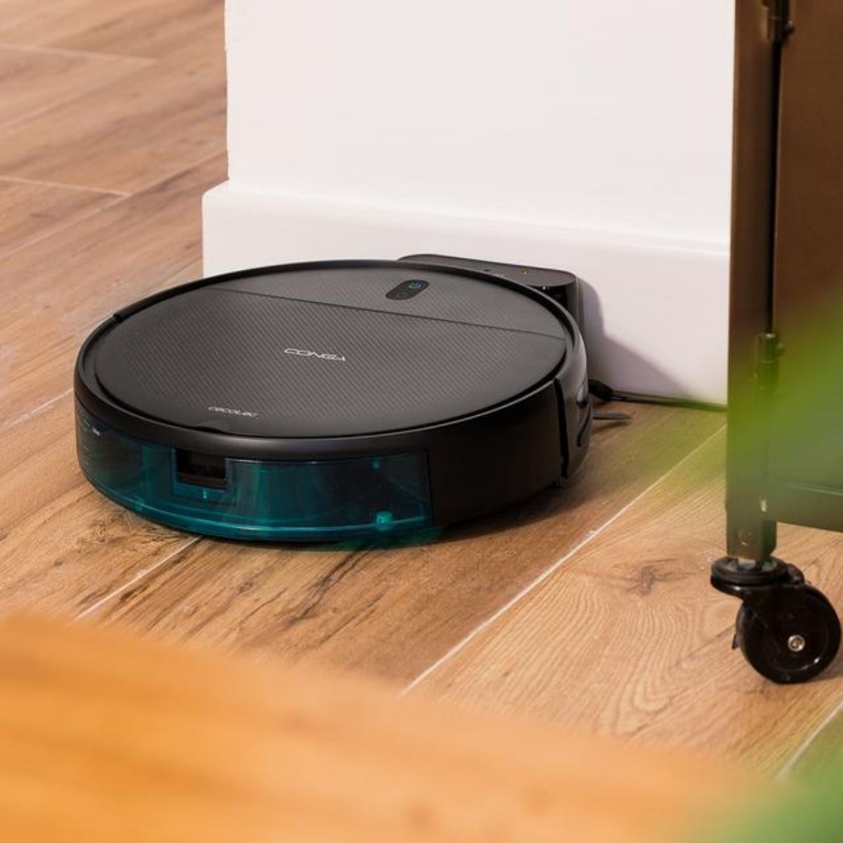 Robot-aspirador-Cecotec-Conga-M10-base-de-carga