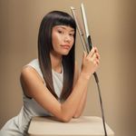 Plancha-de-pelo-Cecotec-Lisse-Keratin-Essence-ambientada