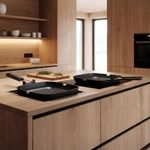 Asador-Ebano-Quid-con-asa-plegable-aluminio-fundido-24-cm-ambientada