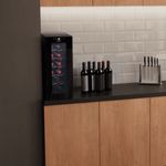 Vinoteca-Cecotec-Bolero-GrandSommelier-1250-ambientada