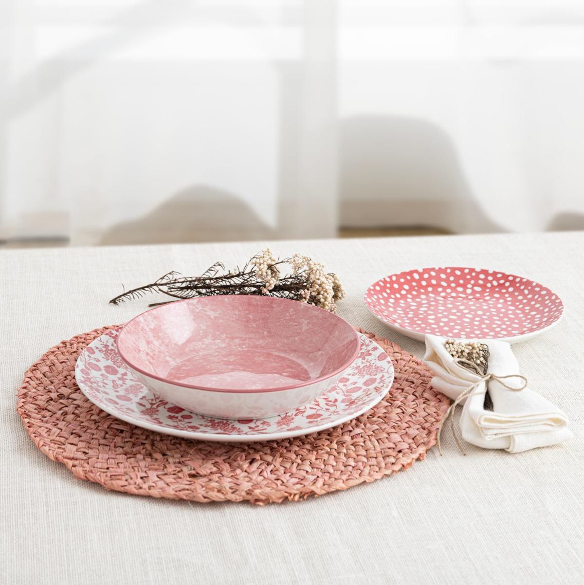 Vajilla-Aquilea-Bidasoa-12-piezas-4-servicios-porcelana-rosa-frontal-conjunto