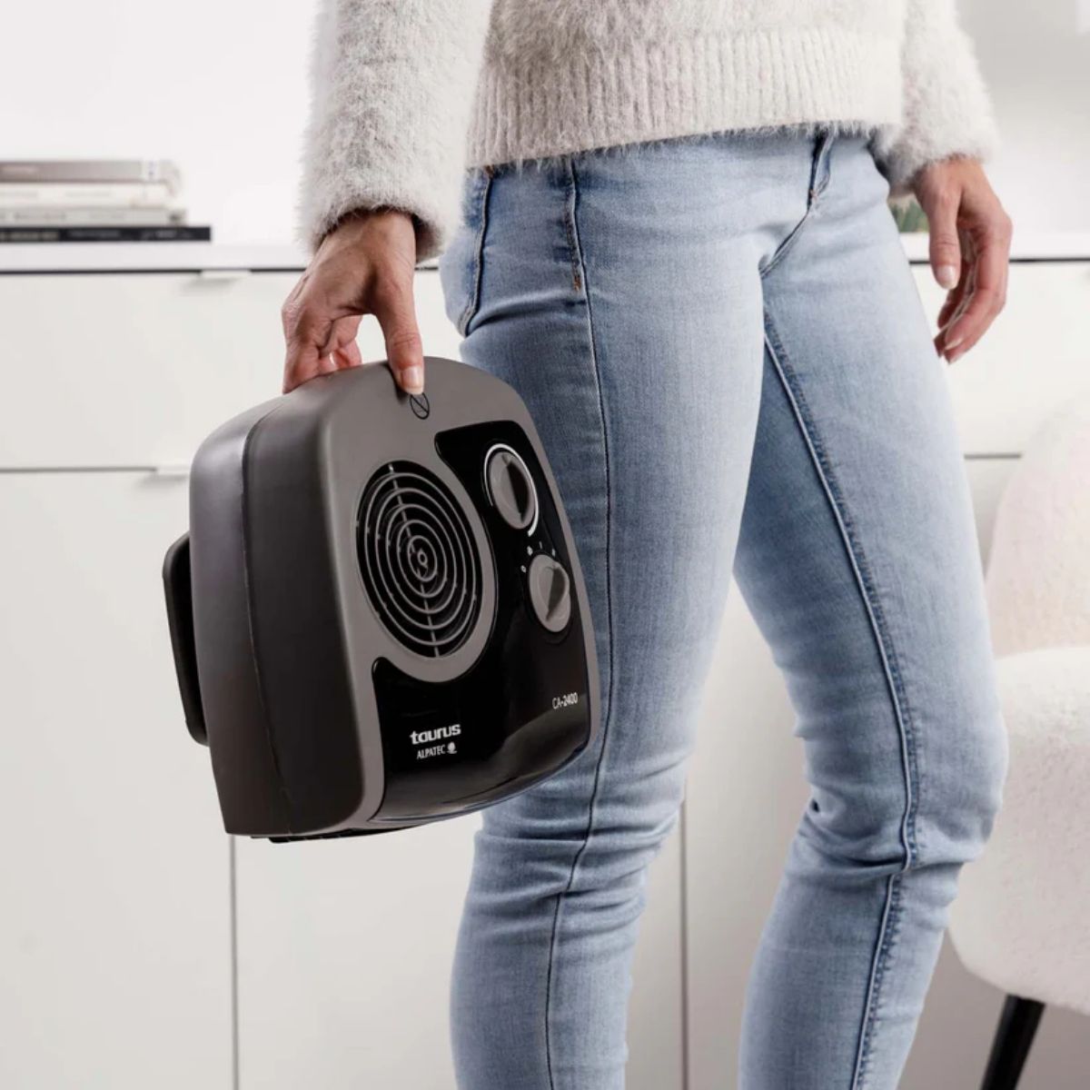 Calefactor-ventilador-Taurus-CA2400-con-asa-para-transporte