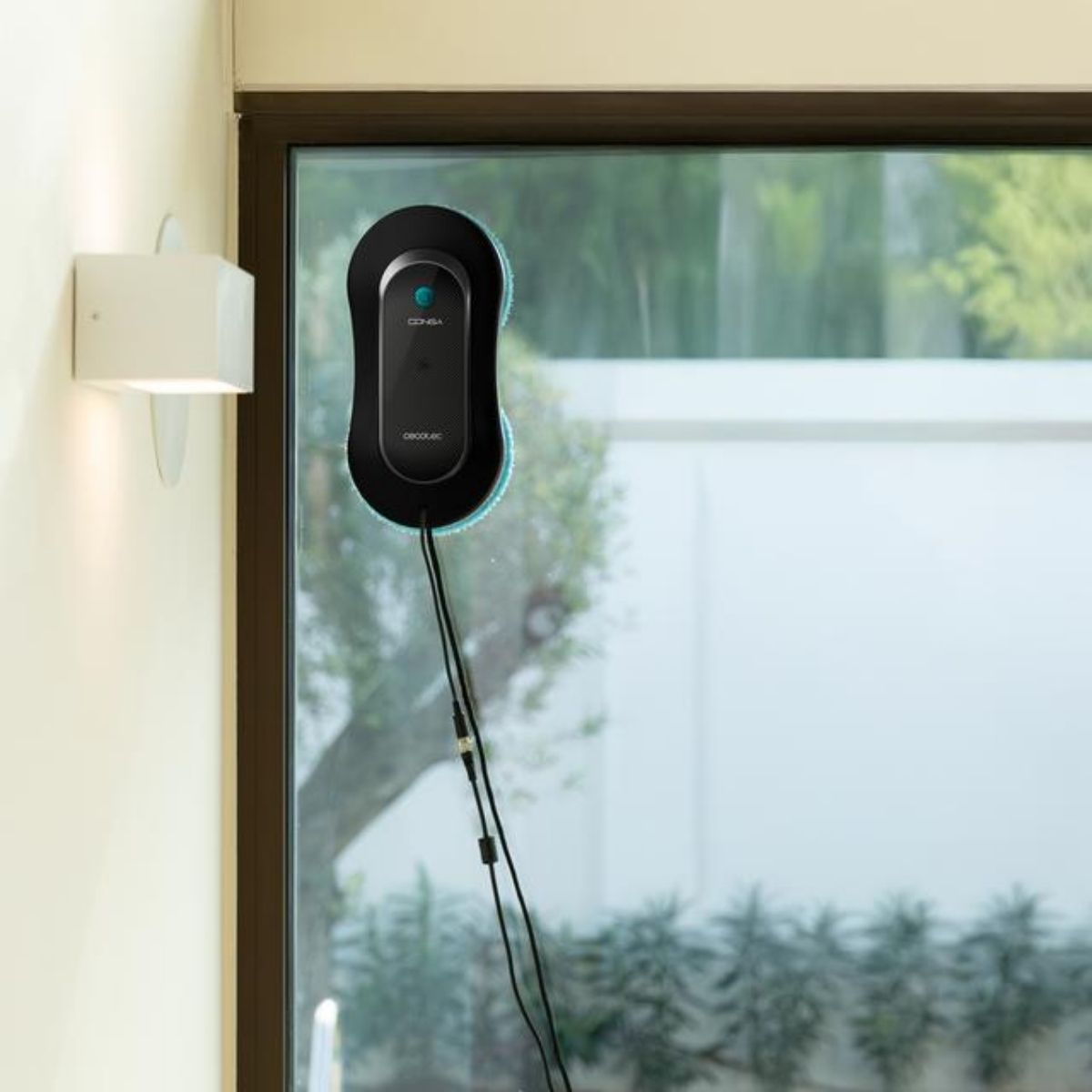 Robot-limpiacristales-Cecotec-Conga-Windroid-1090-Double-detalle