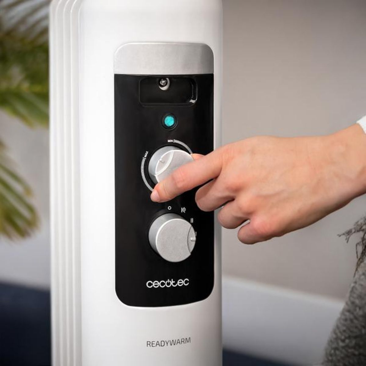 Radiador-electrico-Cecotec-ReadyWarm-550-Space-detalle-control