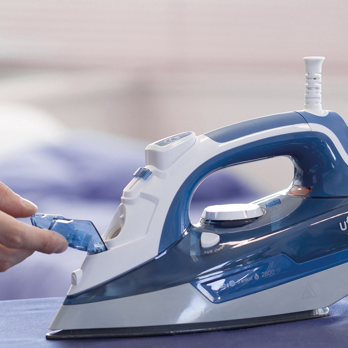 Plancha-de-vapor-Ufesa-Selecta-3280-2800W-180g-min-blanco-