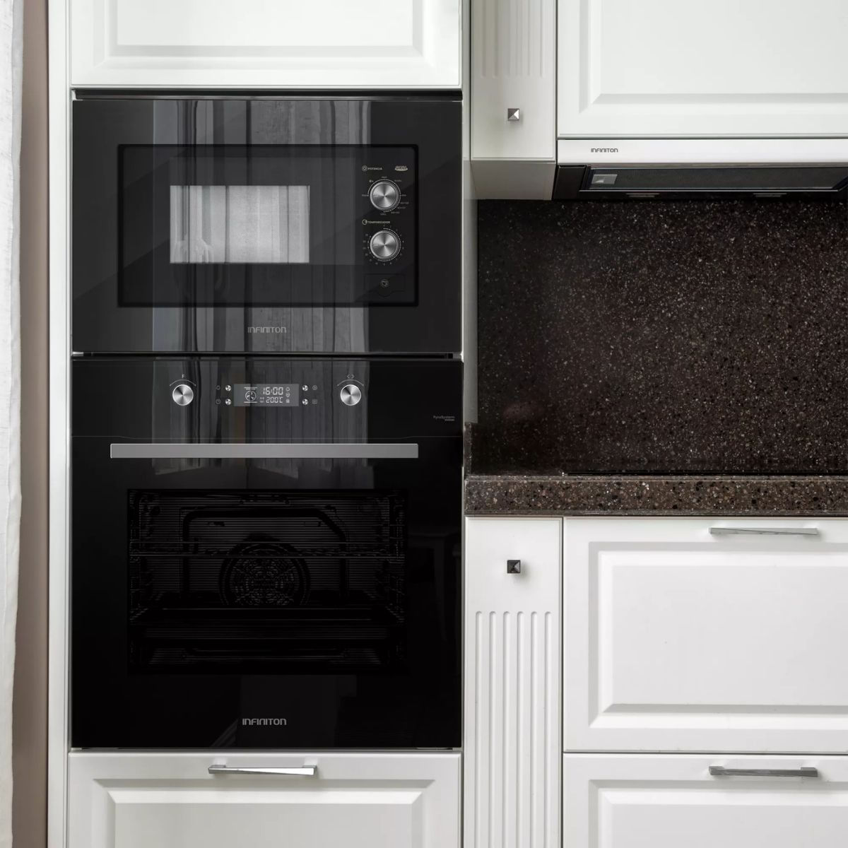 Horno-pirolitico-Infiniton-P709FB-ambientada
