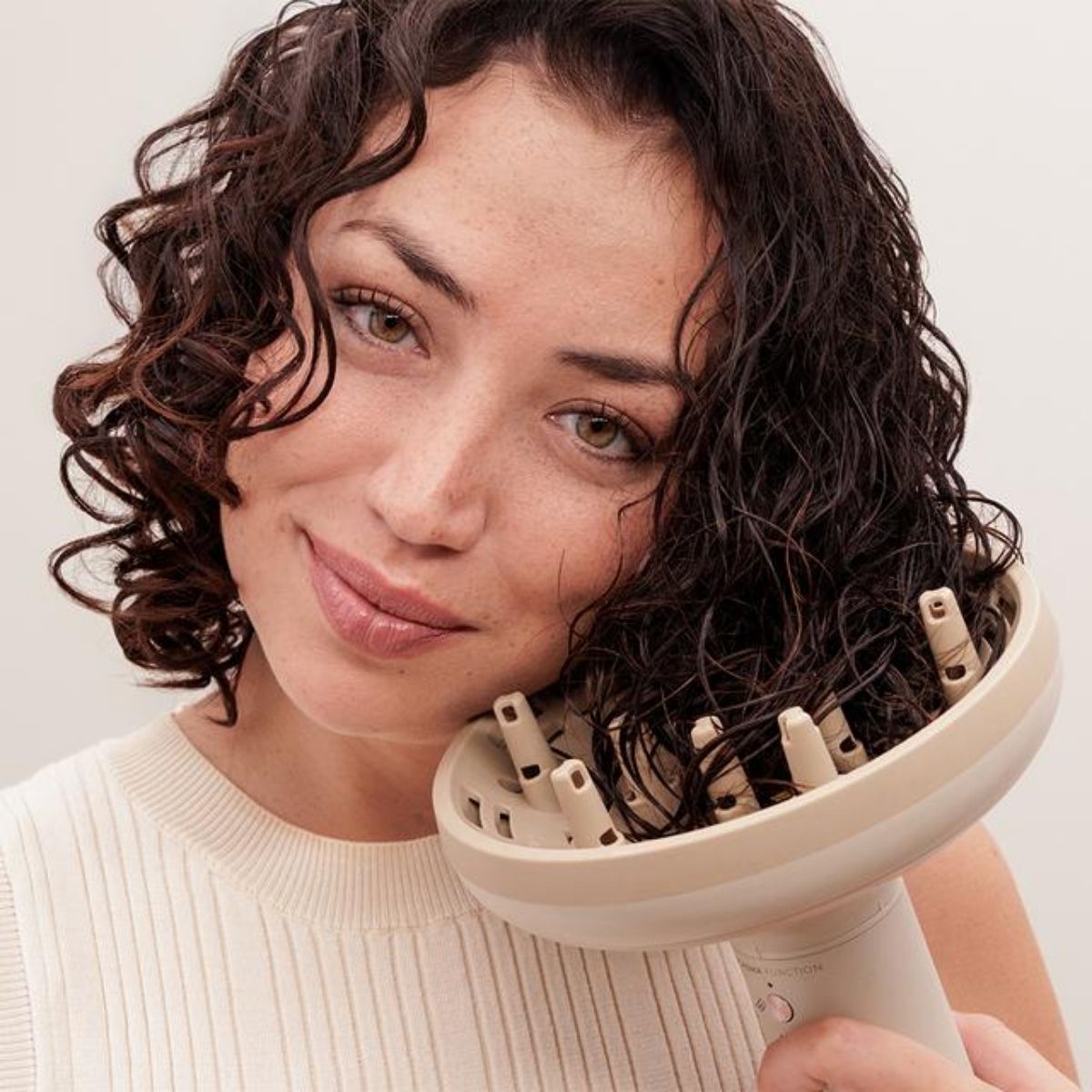 Secador-difusor-Cecotec-DryWave-Nebula-difusor-pelo-rizado
