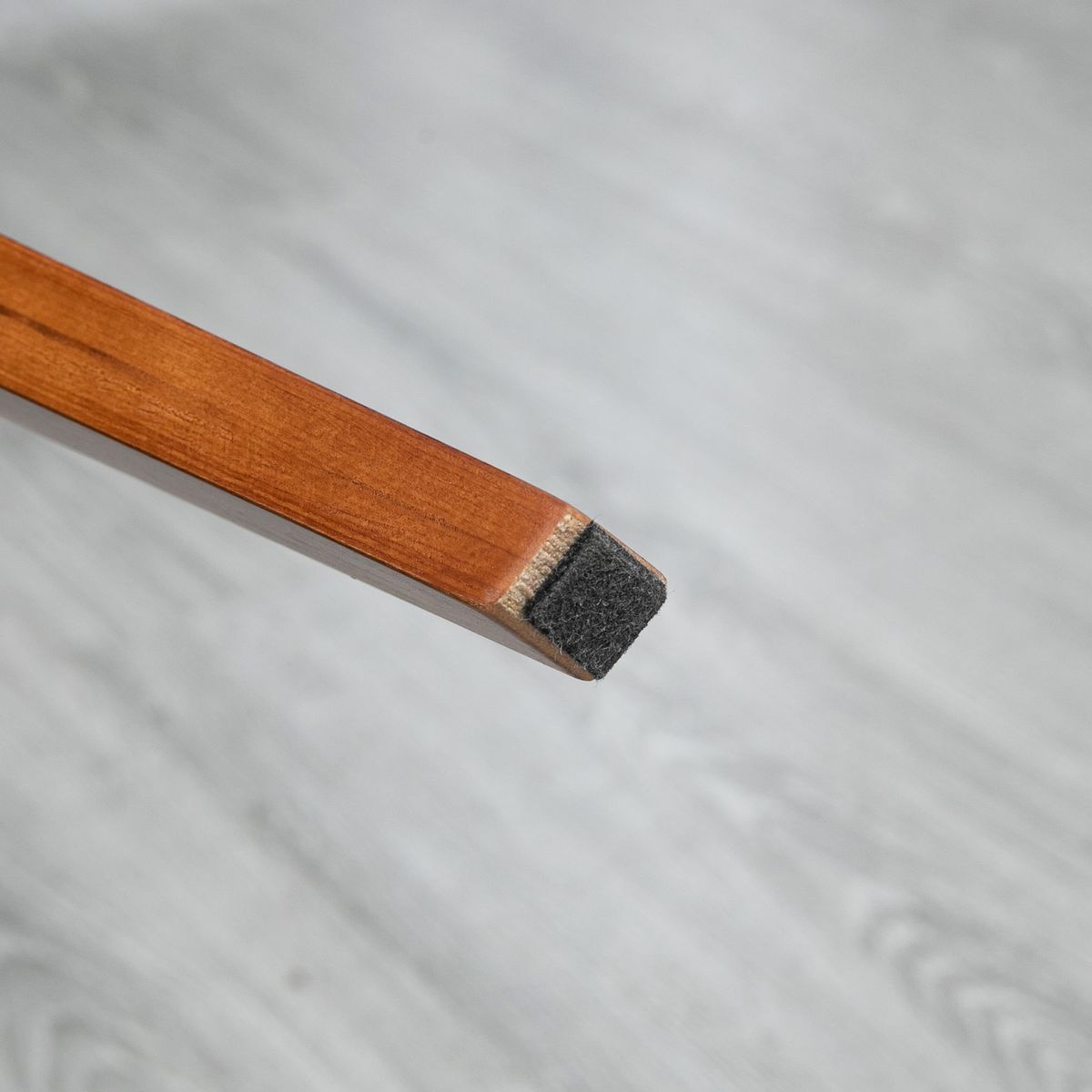 Pack-de-2-sillas-Yuki-Homcom-detalle-pata