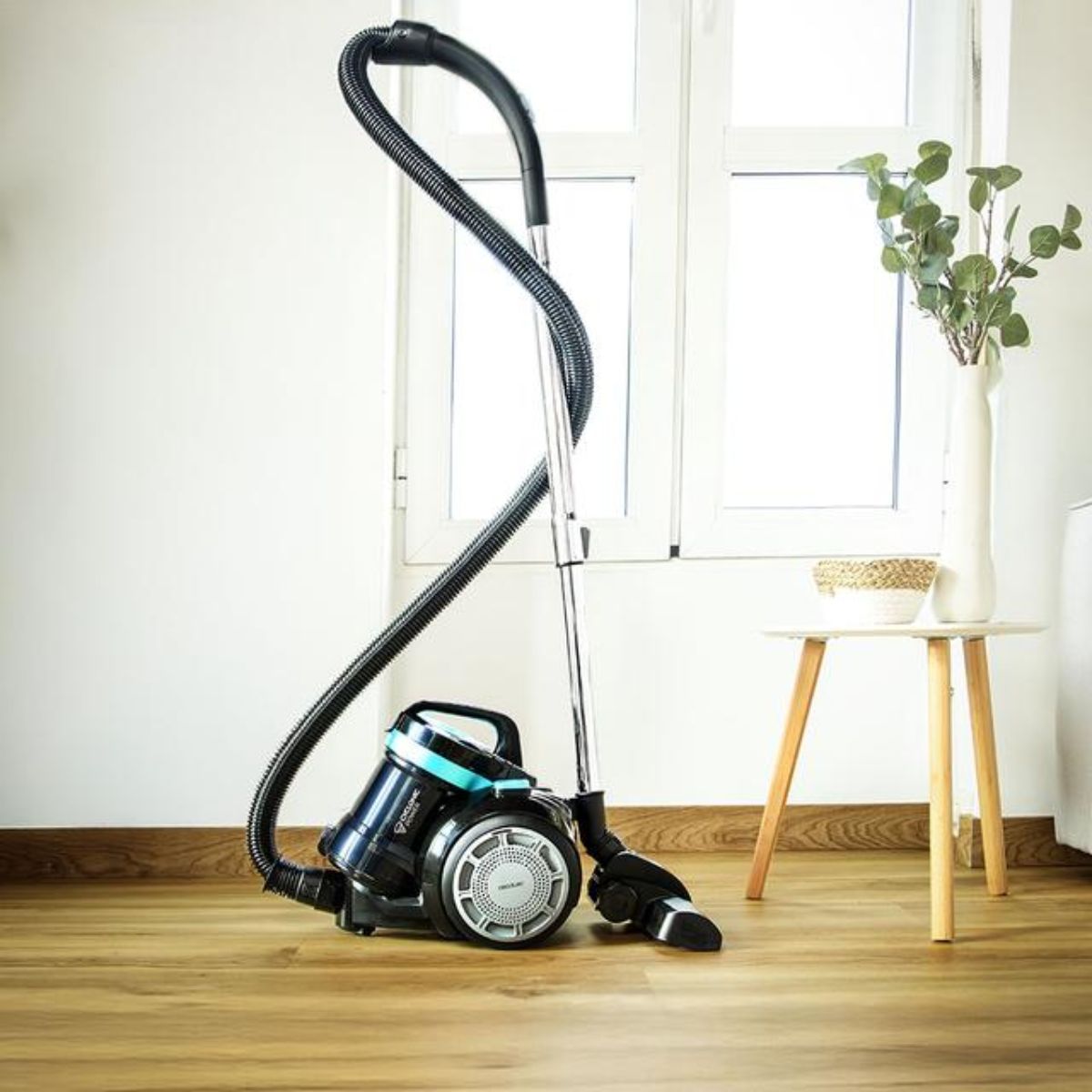 Aspirador-de-trineo-Cecotec-Conga-Rockstar-Cyclonic-Plus-800W-sin-bolsa-2L-negro-azul