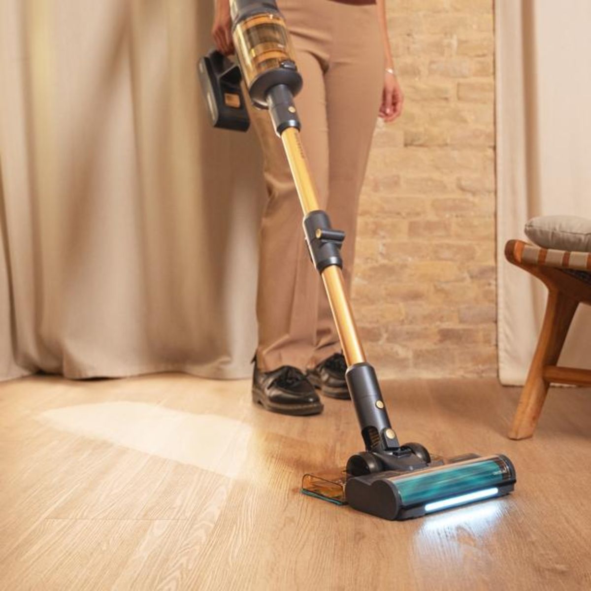 Aspirador-de-escoba-Cecotec-Conga-Rockstar-RX70-Aquapet-Flex-Genesis-780W---kit-de-accesorios-negro-dorado