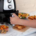 Freidora-de-aire-Orbegozo-FDR60-amientada