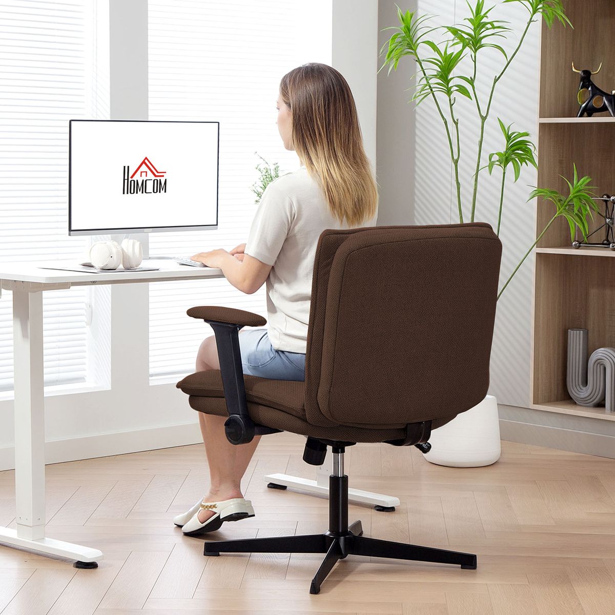 Silla-de-oficina-Nori-Homcom-altura-ajustable-ambientada-trabajo