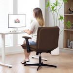 Silla-de-oficina-Nori-Homcom-altura-ajustable-ambientada-trabajo