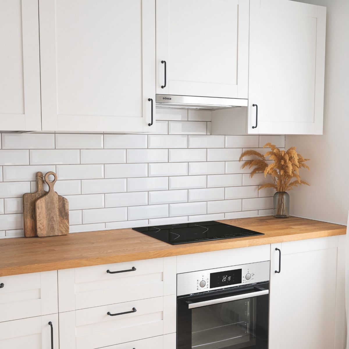 Vitroceramica-Edesa-EIM6330-B-A-ambientada-cocina