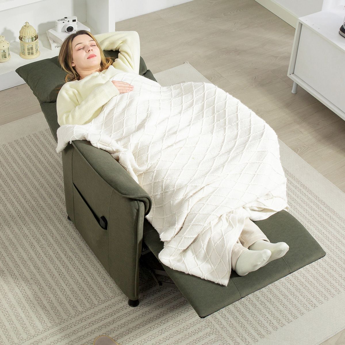 Sillon-Rui-Homcom-reclinable-ambientada-reposapies
