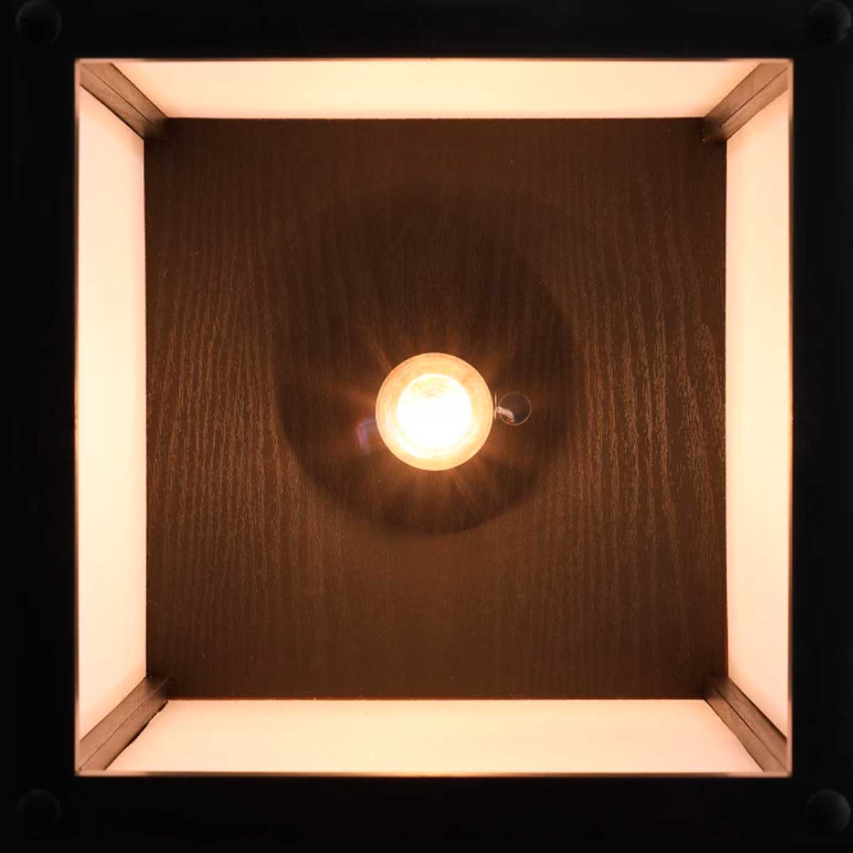 lampara-de-pie-3-estantes-detalle-arriba-encendida