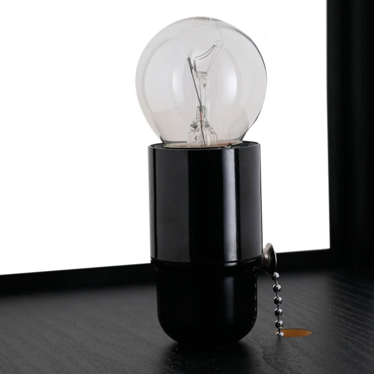 lampara-de-pie-3-estantes-detalle-bombilla