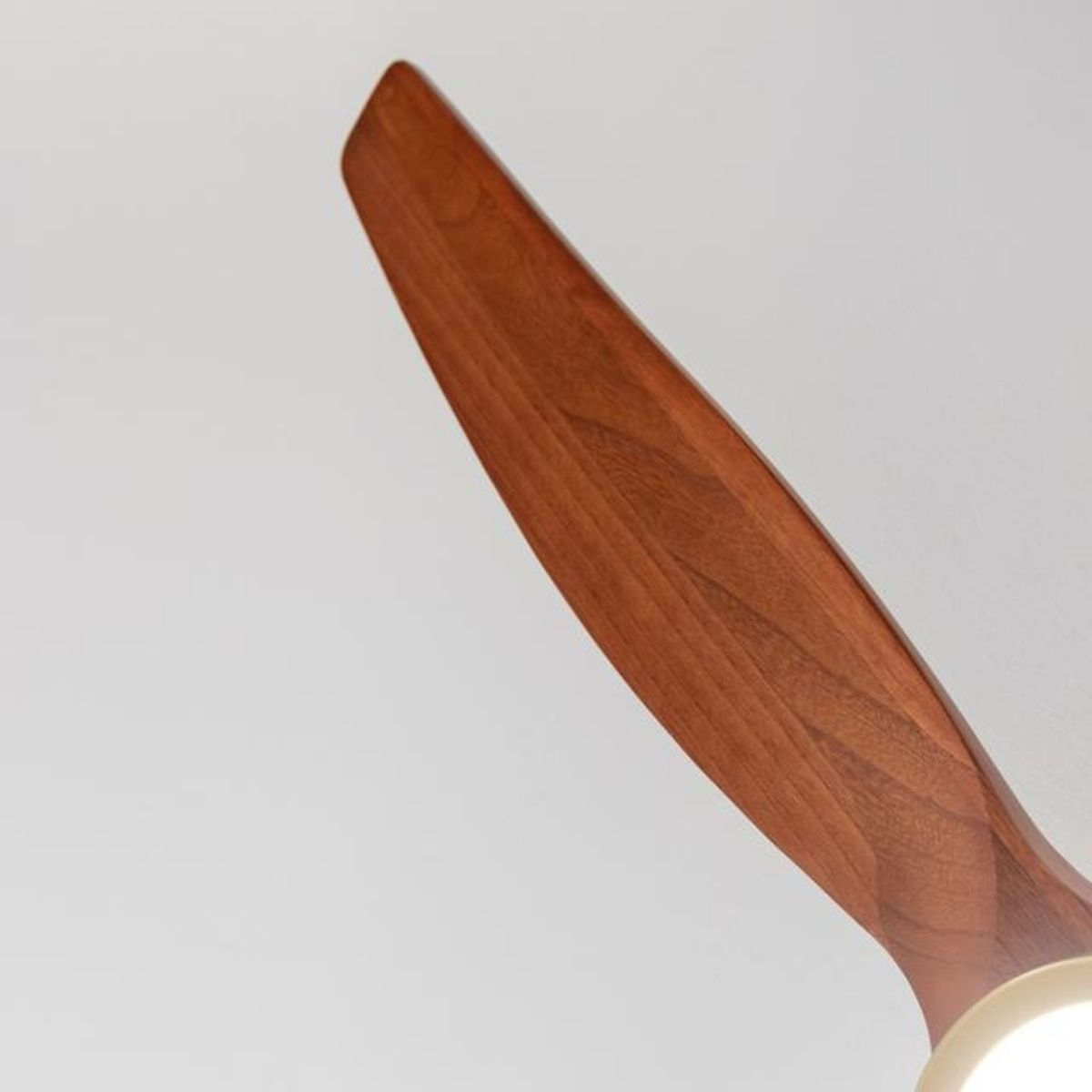 Ventilador-de-techo-Cecotec-EnergySilence-Aero-5295-aspa-detalle