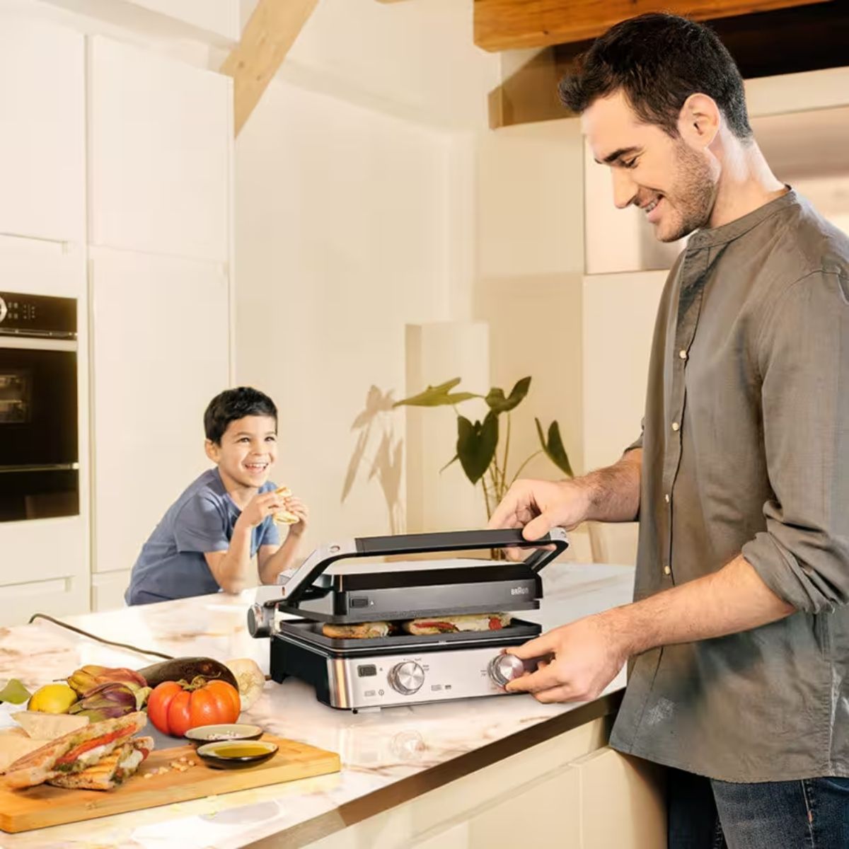 MultiGrill-Braun-CG7020-ambientada-cocina
