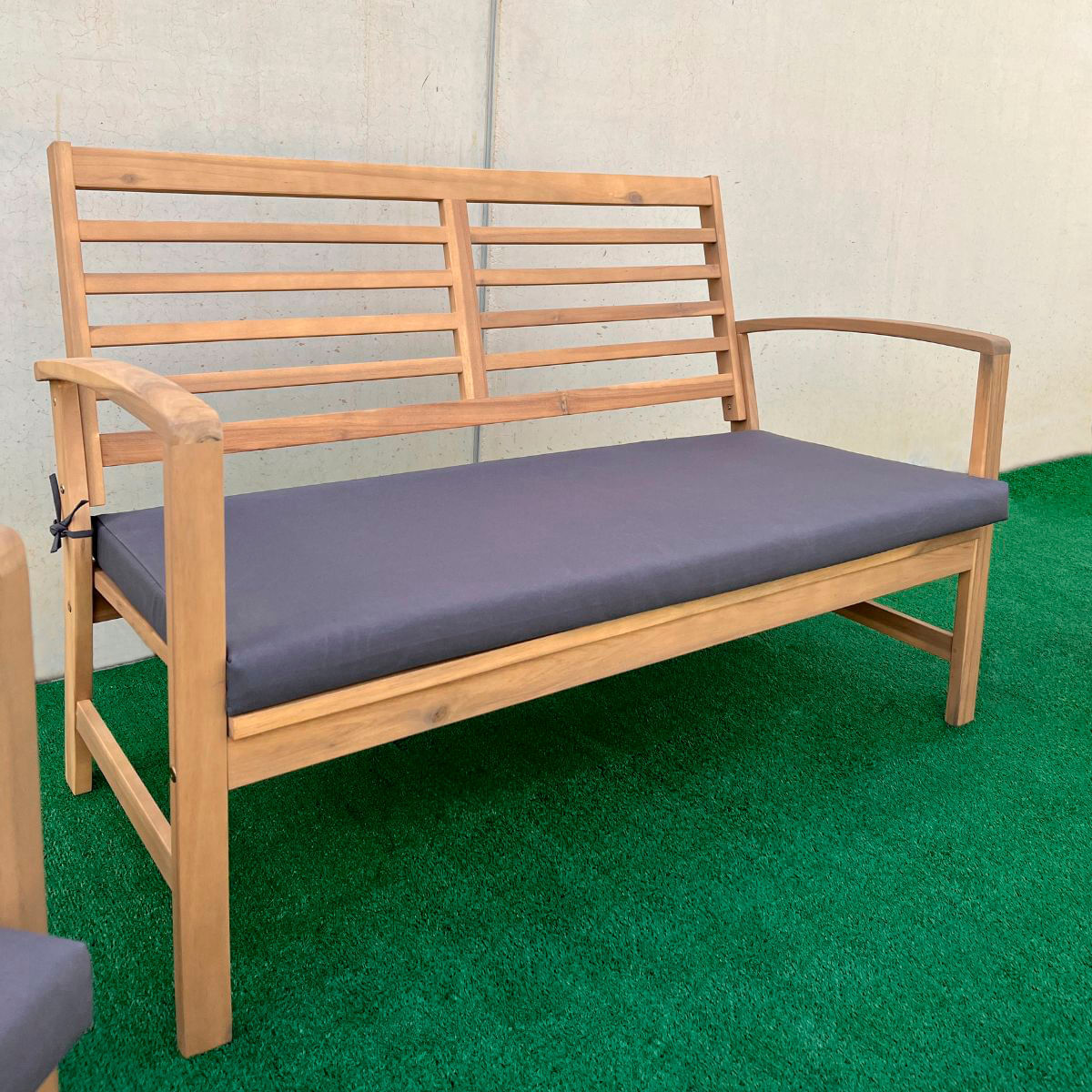 Conjunto-de-jardin-Acacia-sofa---2-sillas---mesa-natural-gris