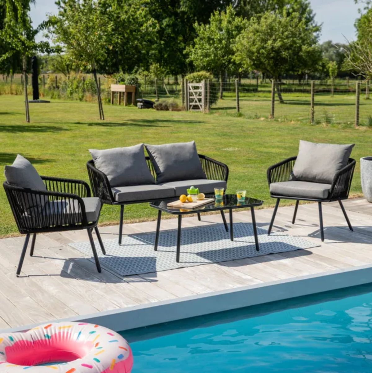 Conjunto-de-jardin-Torino-sofa-doble---2-sillas---mesa---cojines-gris