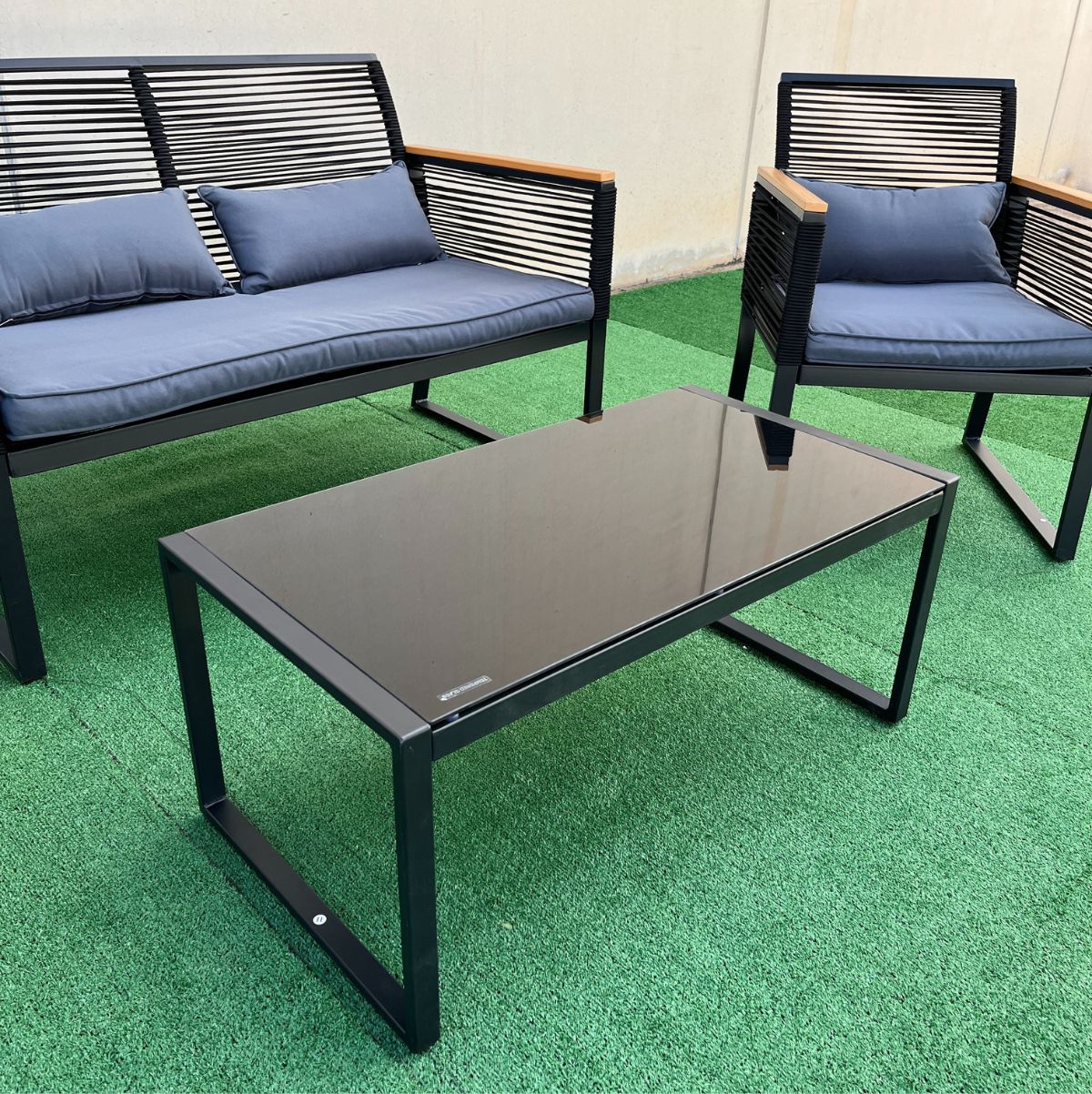 Conjunto-de-exterior-Eleganza-sofa---sillones---mesa-y-cojines-negro-roble