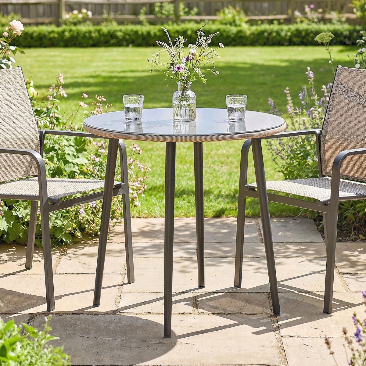 Mesa-de-jardin-Sylara-Outsunny-diseño-redondo-gris-Ø80x74-cm
